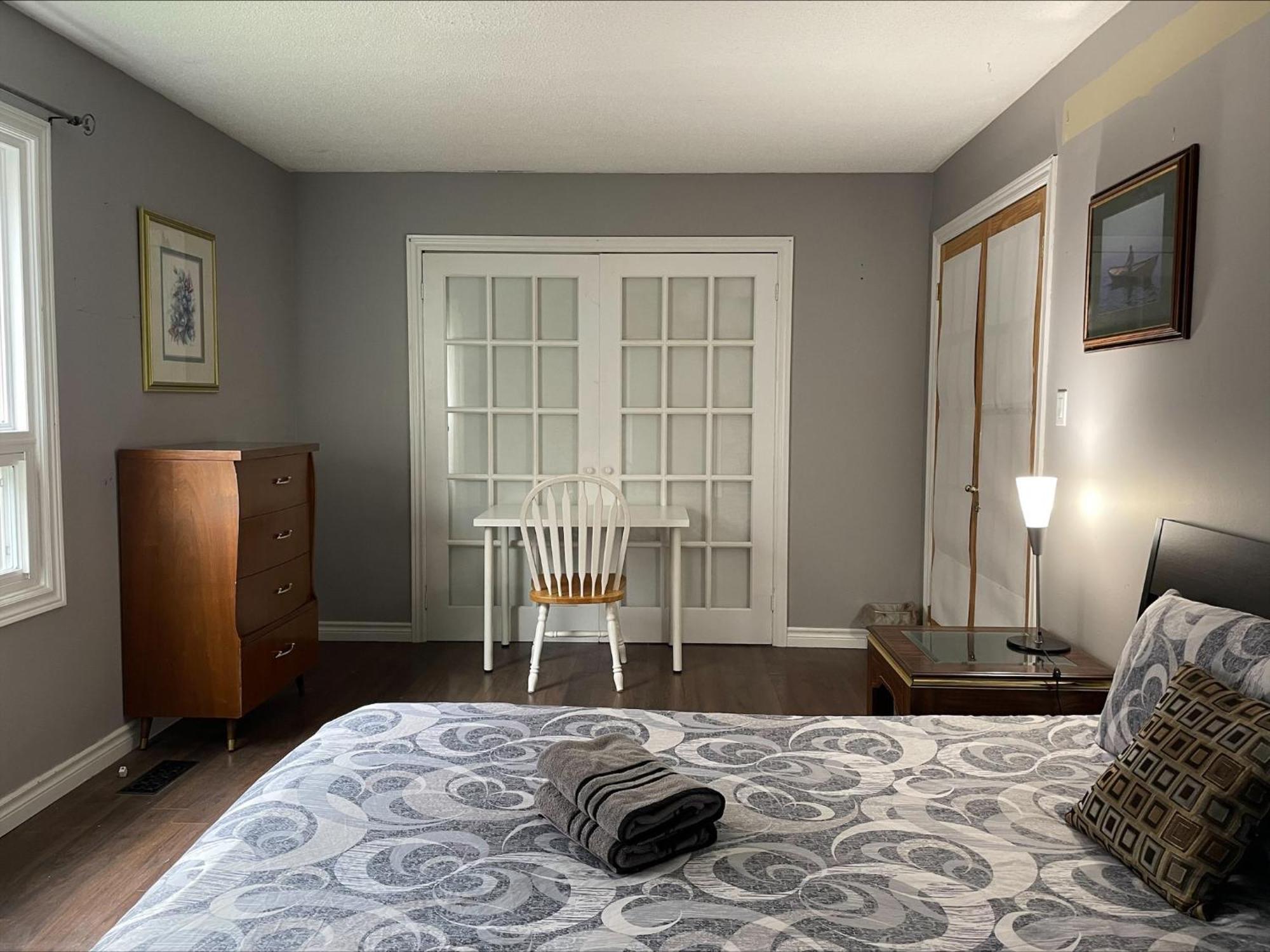 Bhf Near College & Hosp Self-Service Check-In So Fast Net Free Parking In Barrie Esterno foto