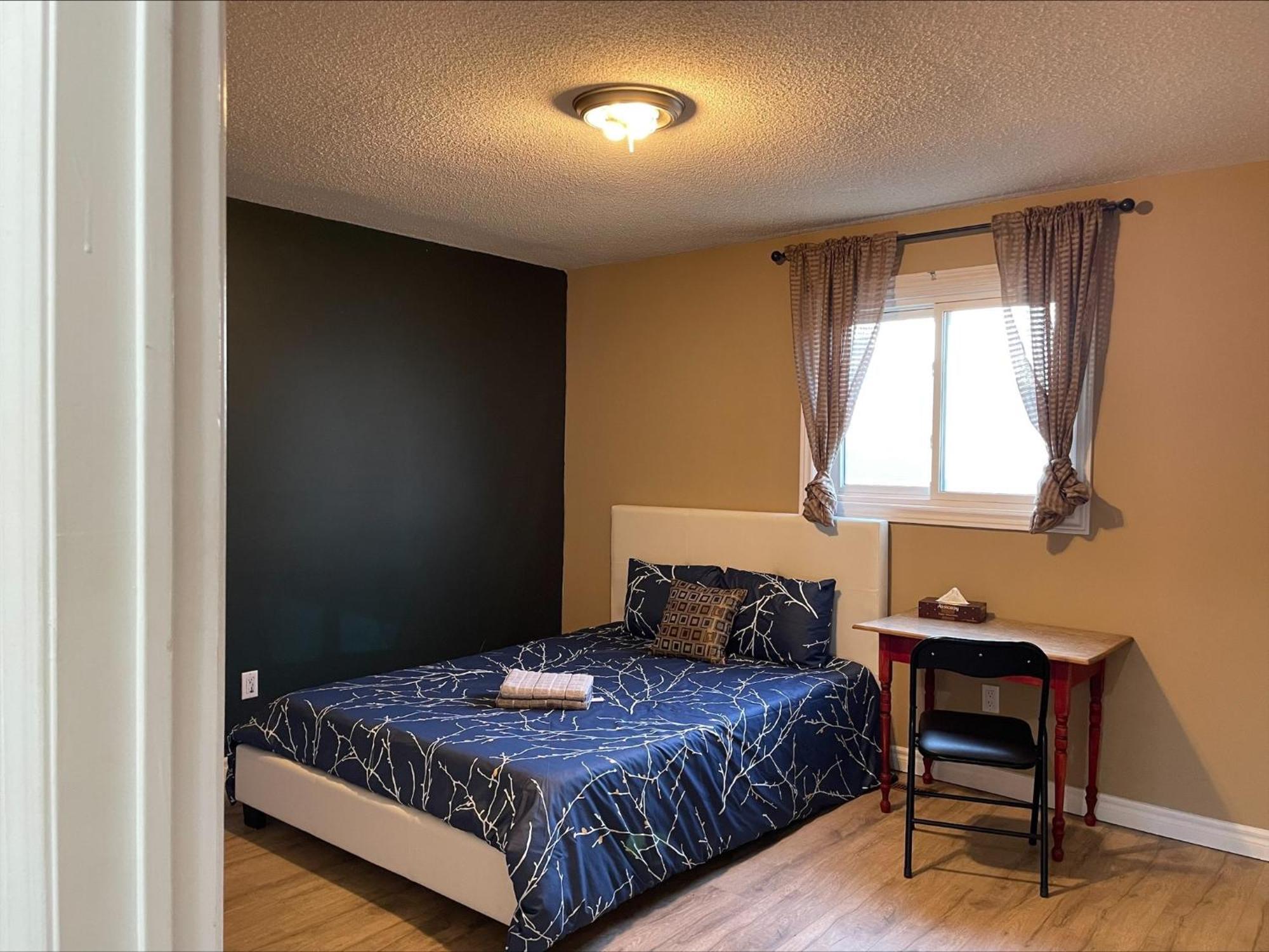 Bhf Near College & Hosp Self-Service Check-In So Fast Net Free Parking In Barrie Esterno foto
