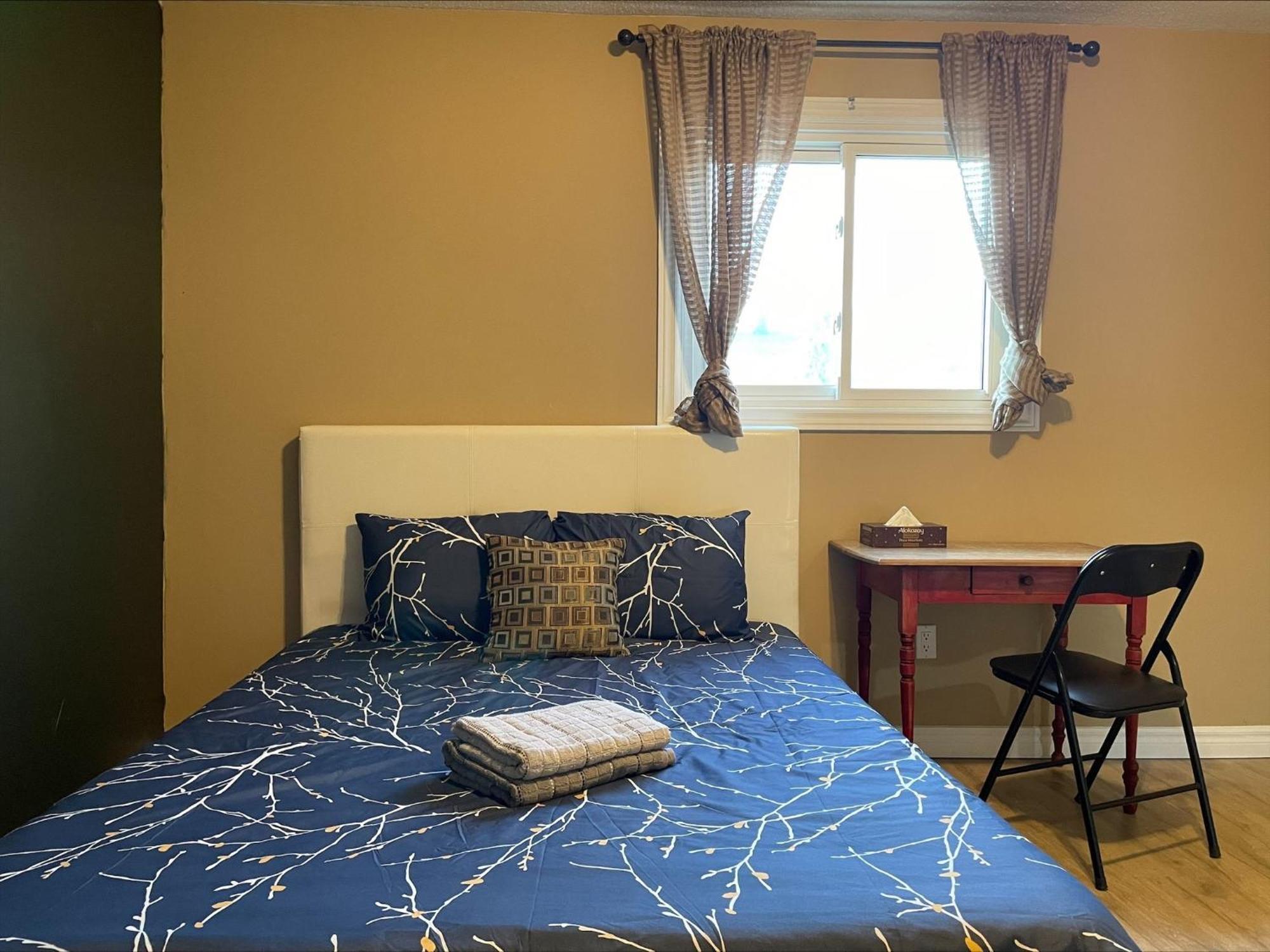 Bhf Near College & Hosp Self-Service Check-In So Fast Net Free Parking In Barrie Esterno foto