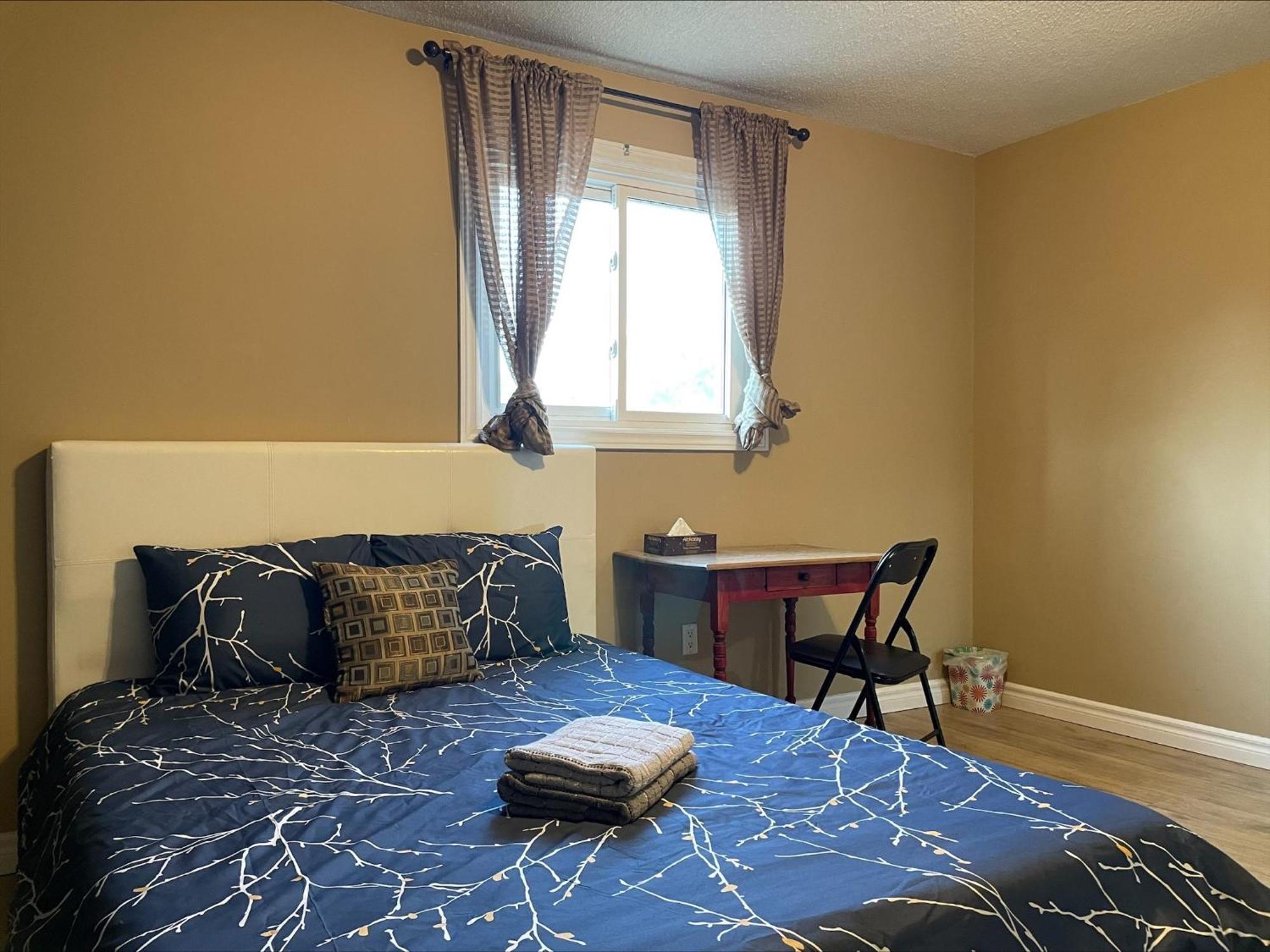 Bhf Near College & Hosp Self-Service Check-In So Fast Net Free Parking In Barrie Esterno foto