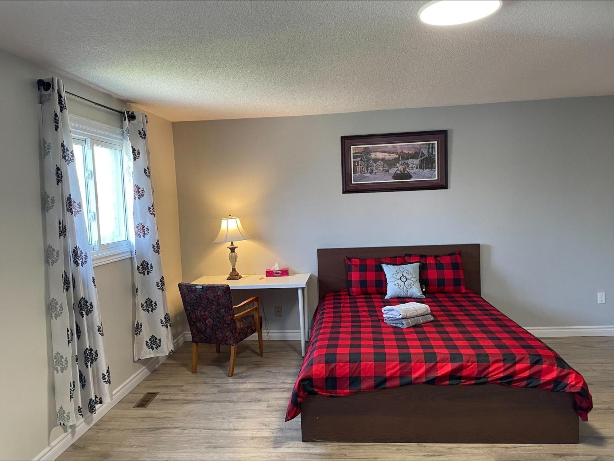 Bhf Near College & Hosp Self-Service Check-In So Fast Net Free Parking In Barrie Esterno foto
