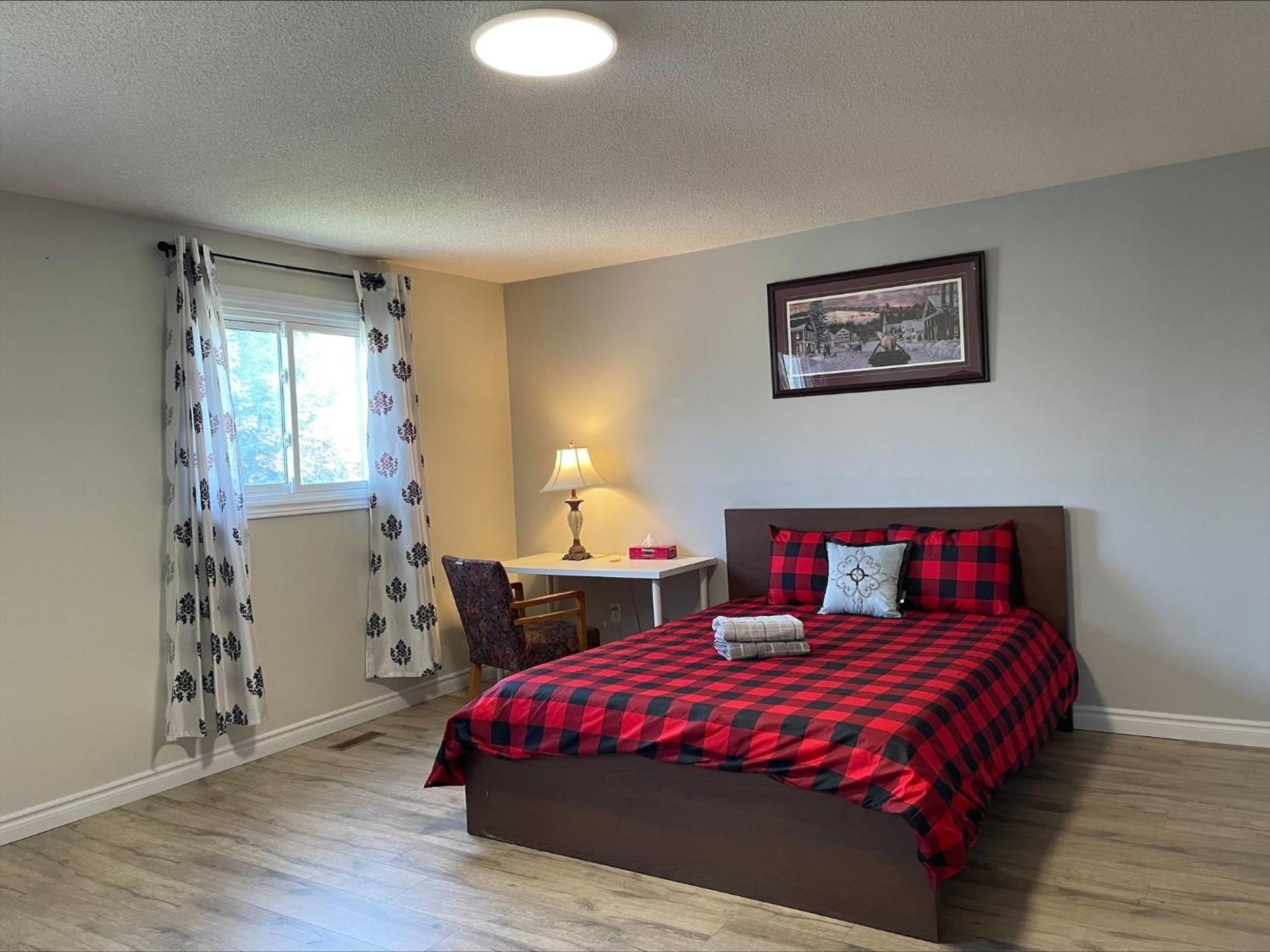 Bhf Near College & Hosp Self-Service Check-In So Fast Net Free Parking In Barrie Esterno foto